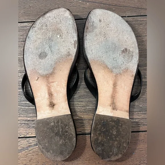 Manolo Blahnik Black Leather Bow Accents Sandals size 37 Women’s US size 7 - Picture 9 of 12